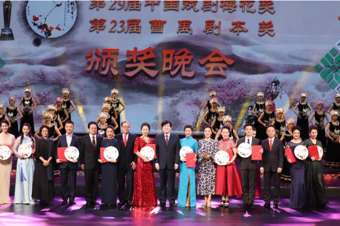 寻常一样窗前月，才有梅花便不同：单雯荣膺第29届中国戏剧梅花奖榜首